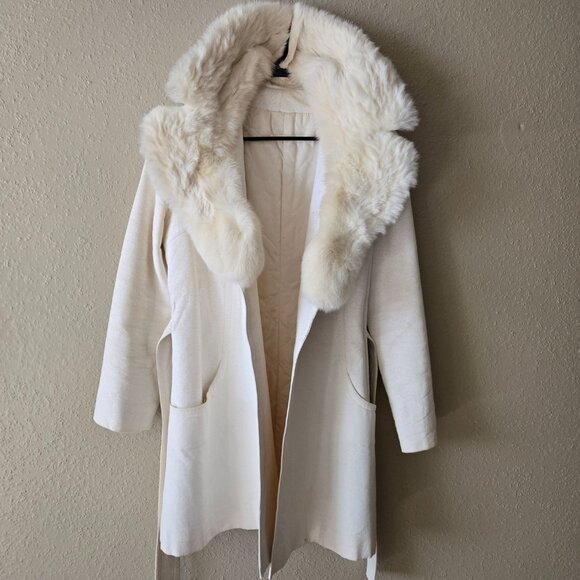Vintage White Coat With Fur Collar - Picture 7 of 9